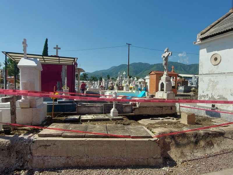 Detectan 40 tumbas en mal estado en panteón de Tepic