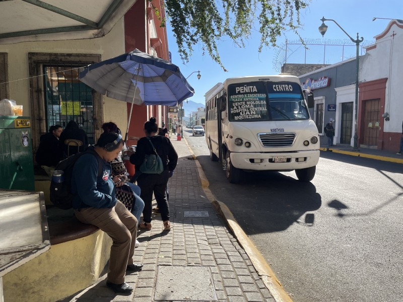 Detectan en transporte público credenciales falsas para aplicar descuentos