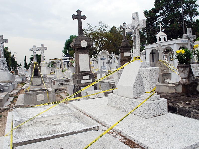 Detectan tumbas en Guadalajara con 30 años de adeudos