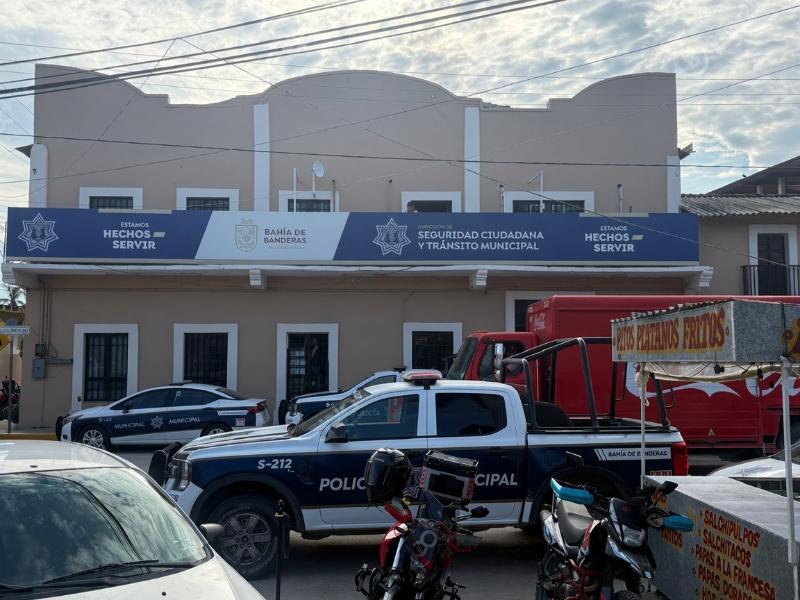 Detención de policías provoca paro laboral en Bahía de Banderas