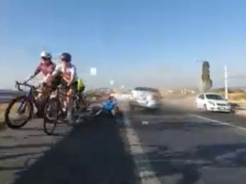 Detenido conductor que embistió a ciclistas en carretera a Bernal
