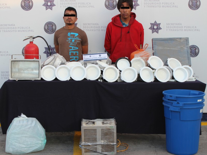 Detenidos, 3 probables asaltantes de negocio en Puebla
