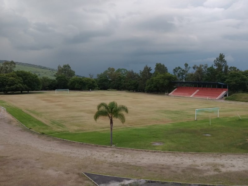 Deterioradas instalaciones de la unidad deportiva de Jiquilpan