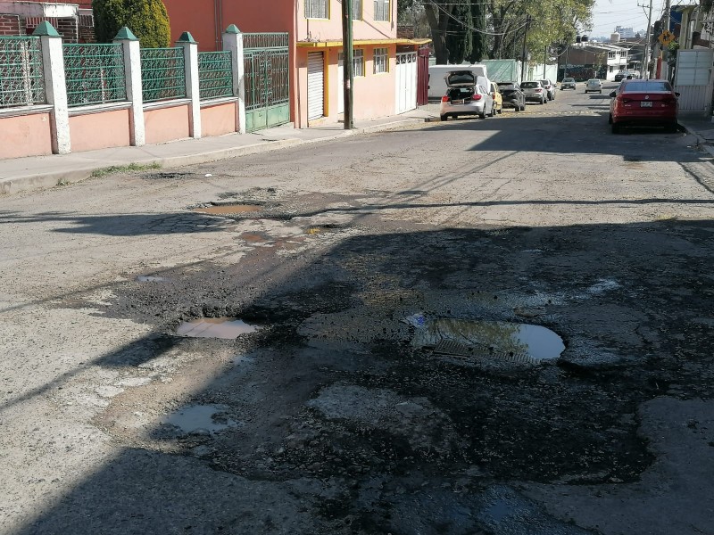 Deterioro de calles complica la circulación en Toluca