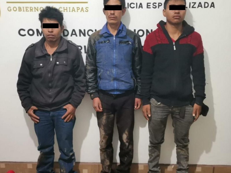 Detiene FGE a 3 presuntos homicidas en Siltepec