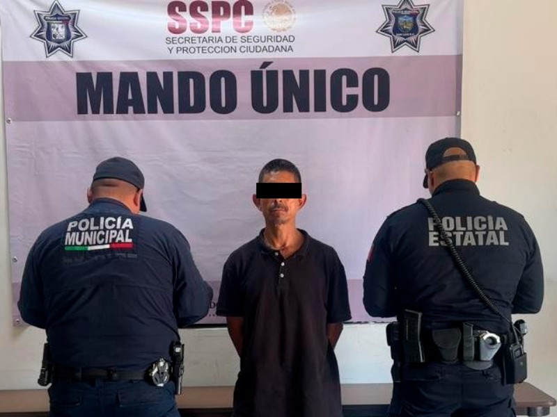 Detiene Mando Único a hombre por posesión de presunto narcótico