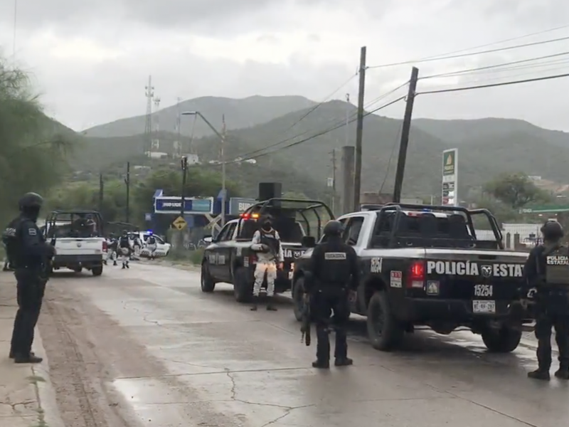 Detienen a 10 con un arsenal de armas al norte