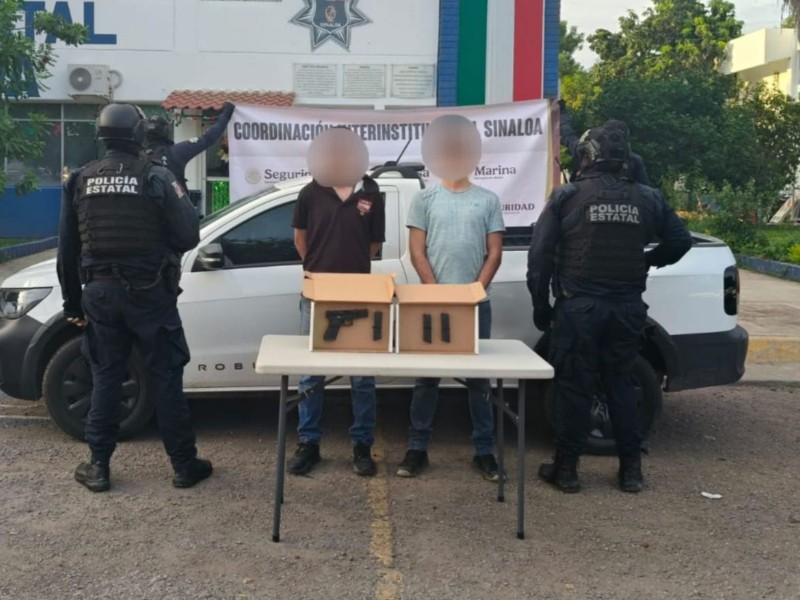 Detienen a 2 civiles en Culiacán