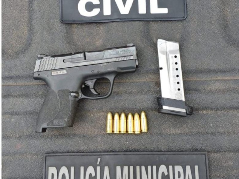 Detienen a 2 hombres y un menor en operativos