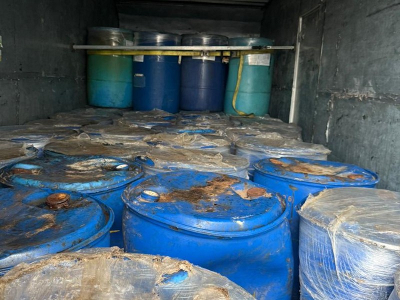 Detienen tráiler con cargamento de químicos para elaboración de drogas; 2 detenidos