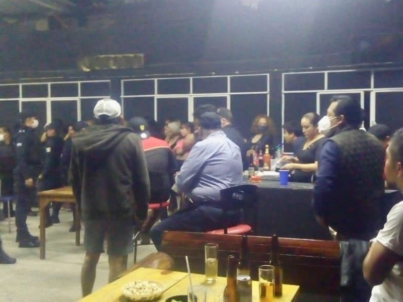 Detienen a 22 personas en bar clandestino de Tehuacán