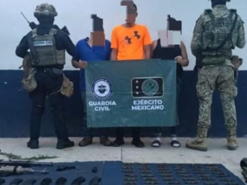 Detienen a 3 con armamento en Apatzingán