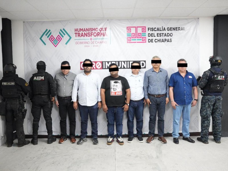 Detienen a 6 trabajadores del Cobach, presuntamente por el delito de extorsión Detienen a 6 trabajadores del Cobach, presuntamente por el delito de extorsión