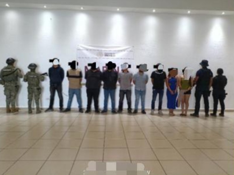 Detienen a 9 en Guaymas con armas y equipo táctico