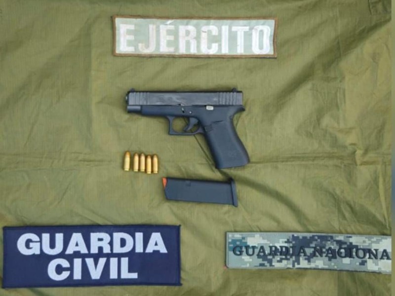 Detienen a adolescente con arma de fuego y municiones en Apatzingán