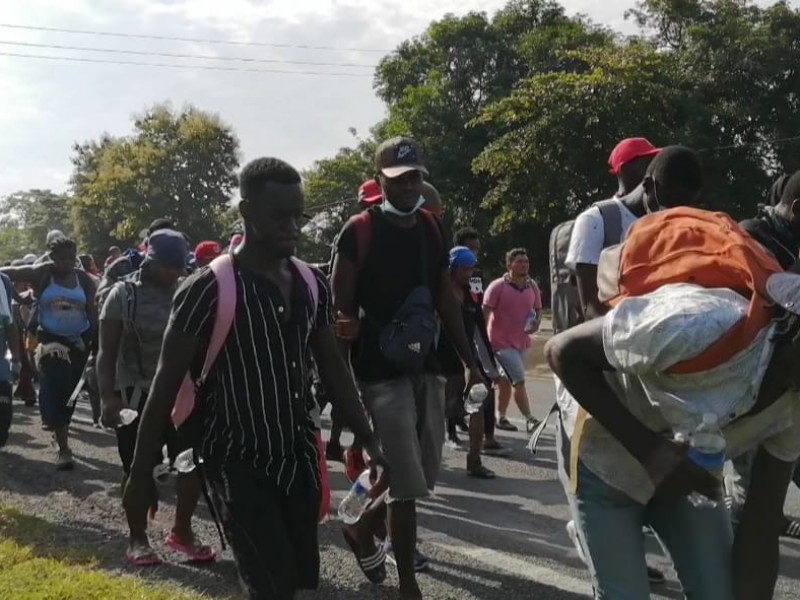 Detienen a centenar de migrantes antes de llegar a Mapastepec