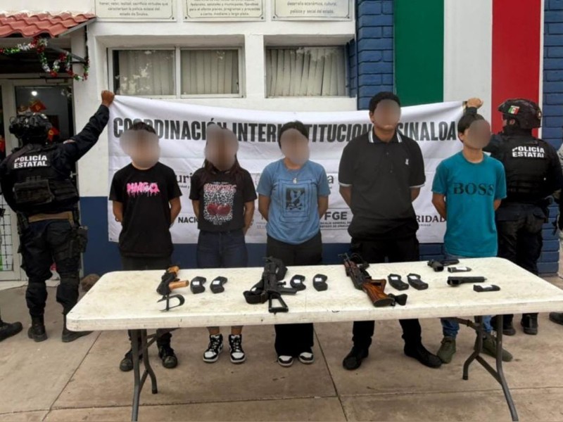 Detienen a cinco personas con armamento en Loma Verde, Culiacán