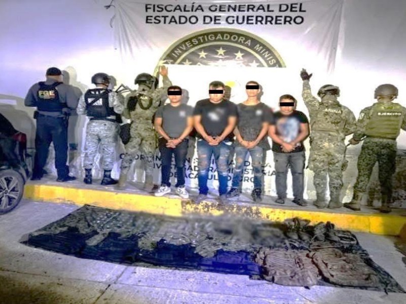 Detienen a cuatro hombres armados en operativo en Coyuca