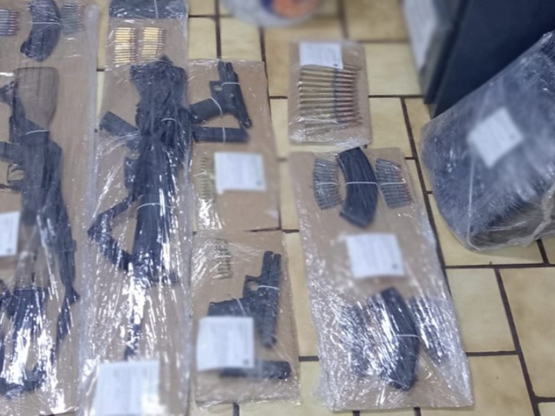 Detienen a cuatro y aseguran armas y droga en Miguel Alemán Detienen a cuatro y aseguran armas y droga en Miguel Alemán