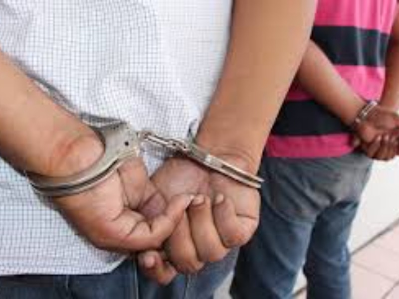 Detienen a dos personas tras cateo en colonia Sonora
