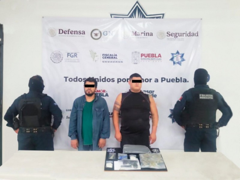 Detienen a dos sujetos con droga y armas