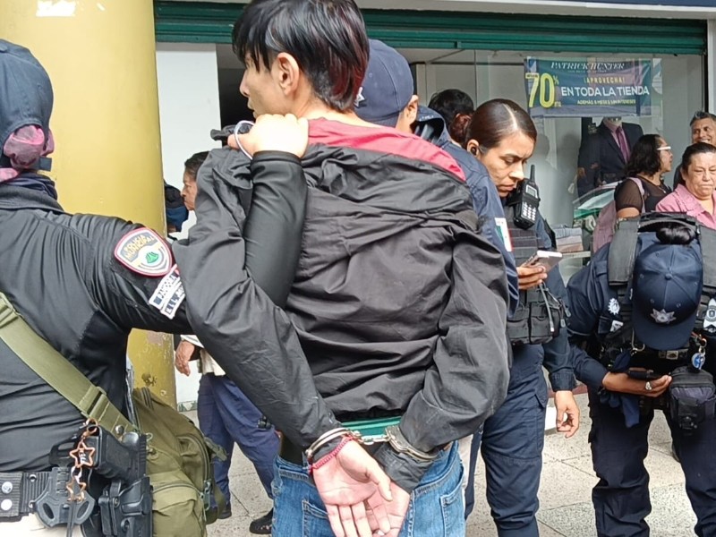 Detienen a “fardero”, habría robado figuras de colección