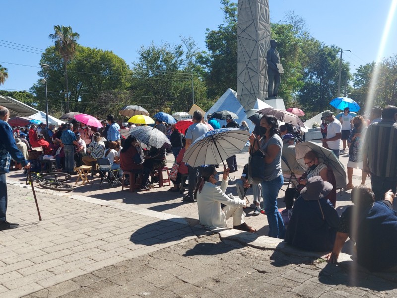 Detienen a funcionarios por colar a familiares en vacunación Covid-19