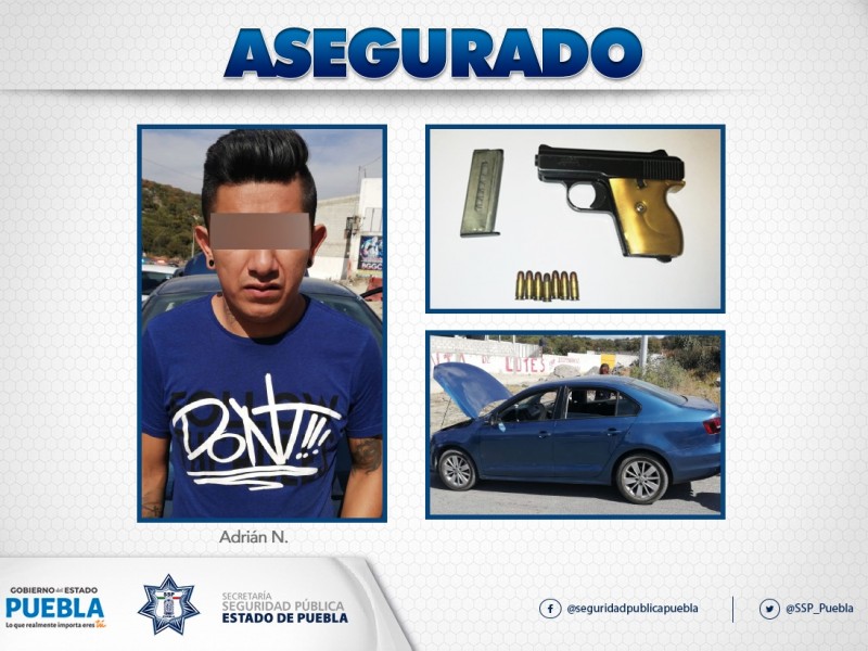 Detienen a hombre armado en Clavijero