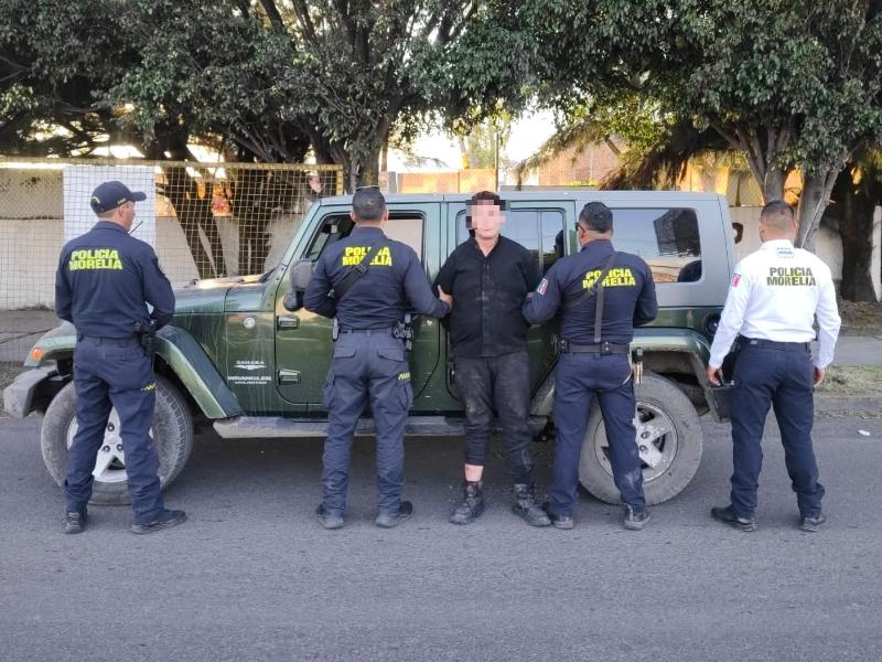 Detienen a hombre con escopeta y camioneta robada en Morelia