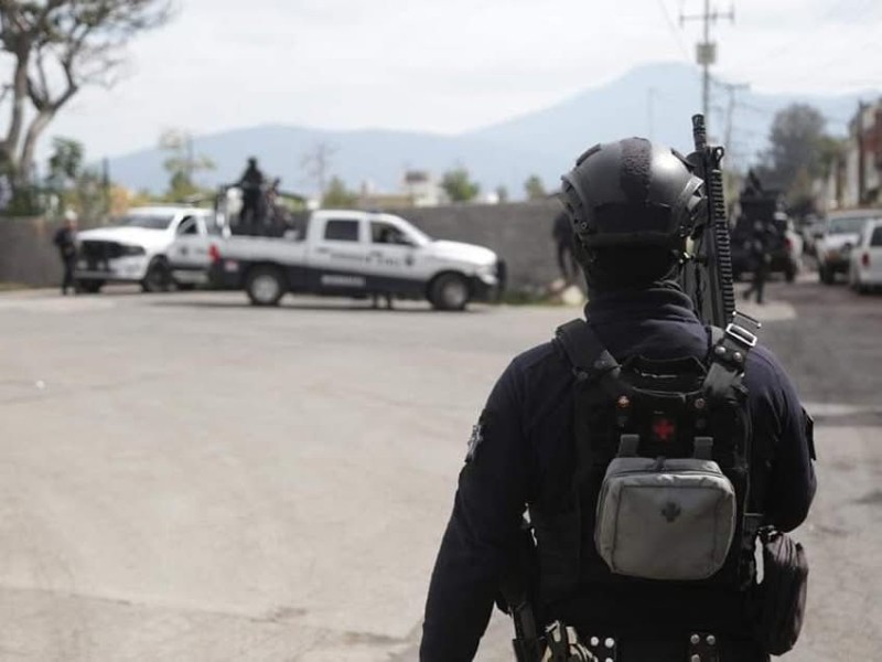 Detienen a hombre con tres armas de fuego caseras