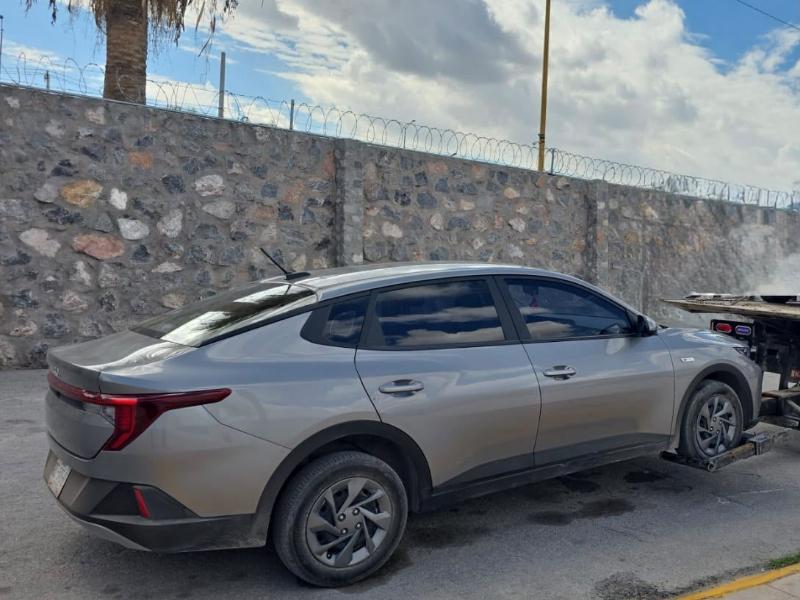 Detienen a hombre con vehículo robado en Torreón