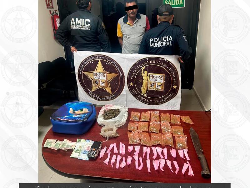 Detienen a hombre en Ímuris con presunta droga y un machete