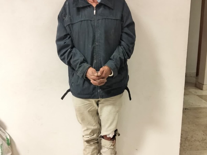 Detienen a hombre por presunto robo de herramienta y chatarra