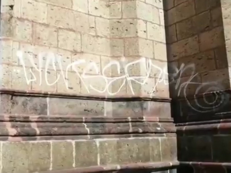 Detienen a joven por grafitear El Expiatorio