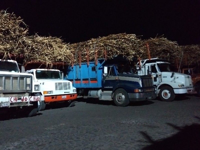 Detienen a líderes cañeros, productores toman ingenio azucarero