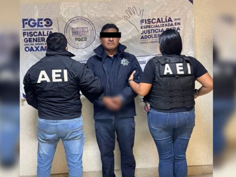 Detienen a mando policial acusado de agredir sexualmente a adolescente