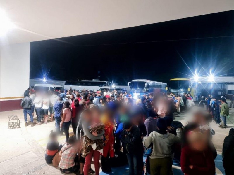 Detienen a más de 300 migrantes en Moloacán