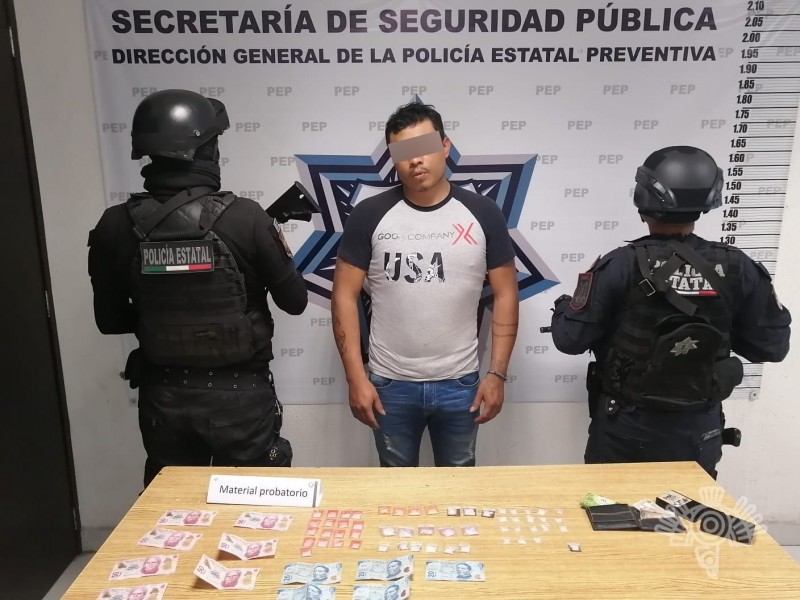 Detienen a masculino con drogas en los Reyes de Juárez