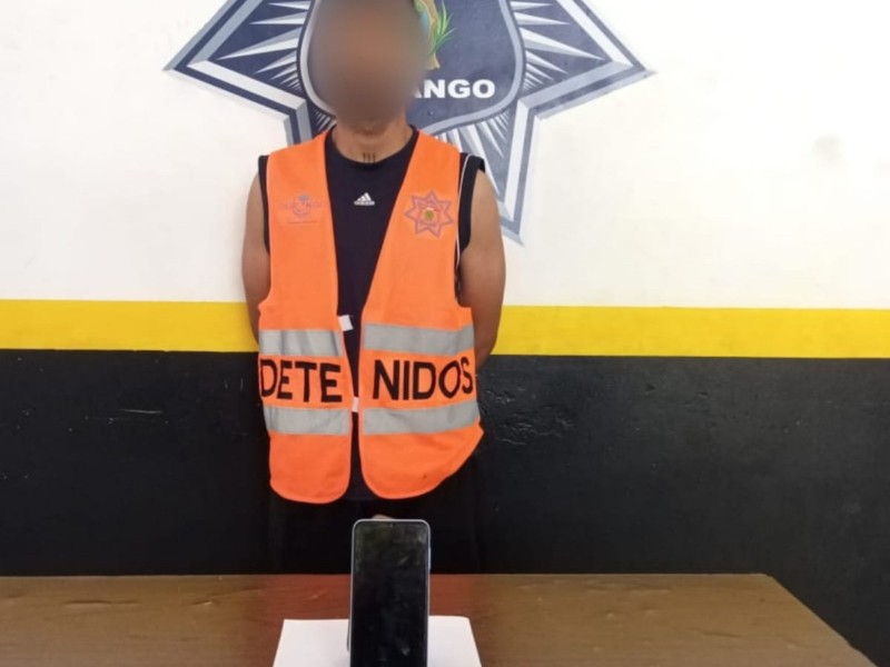 Detienen a masculino por presunto robo a transeúnte