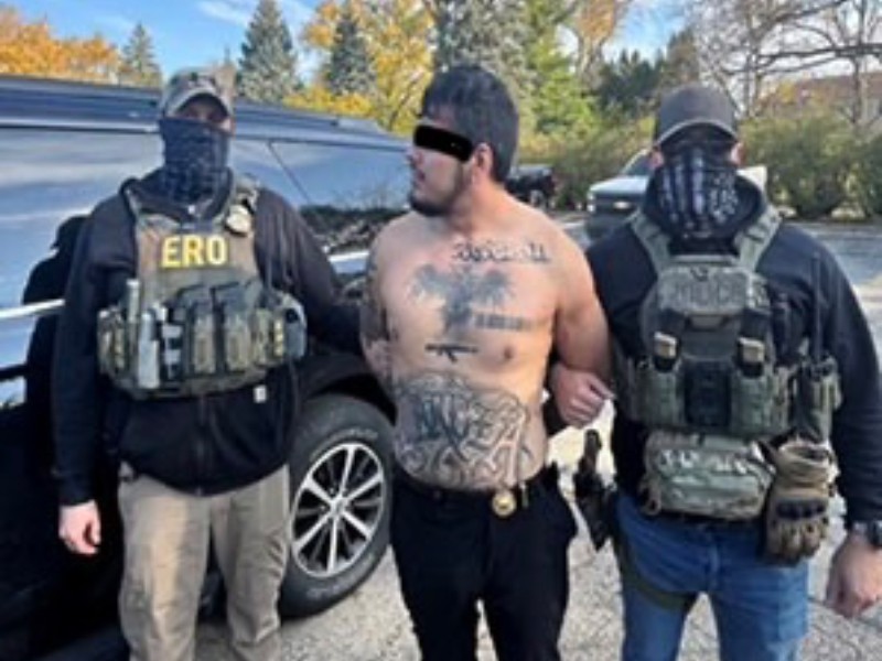 Detienen a migrante con antecedentes criminales