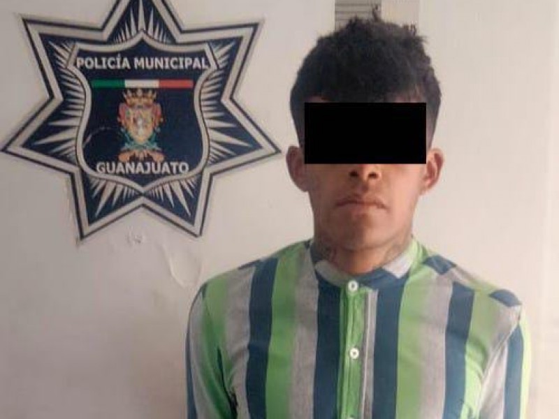 Detienen a motociclista por manejar de manera imprudente