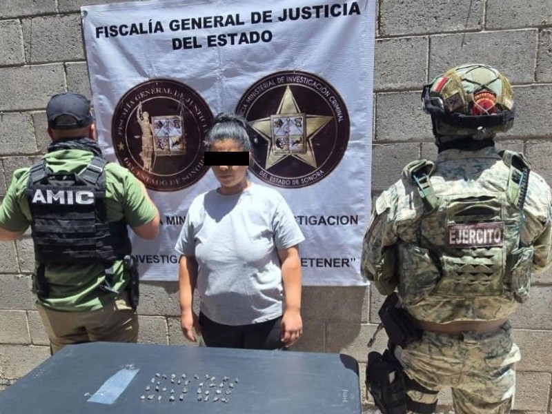 Detienen a mujer en posesión de “cristal”