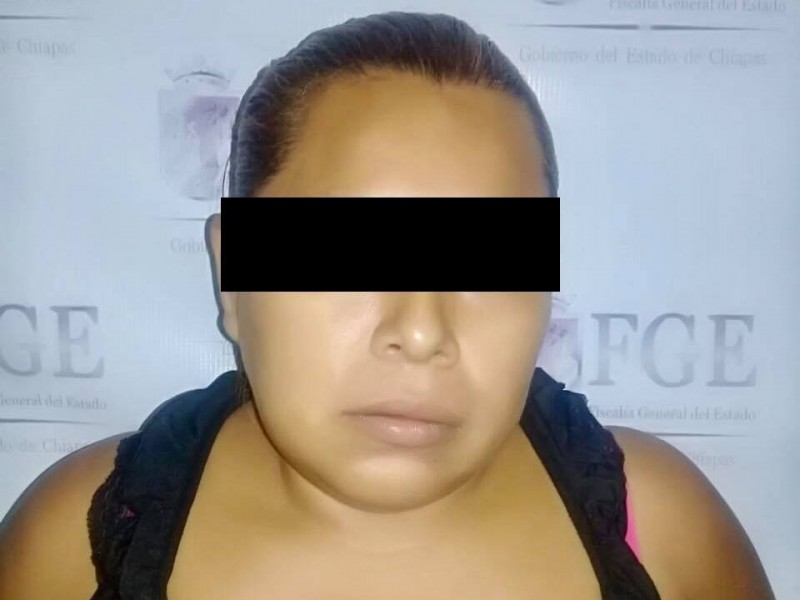 Detienen a mujer por trata de personas