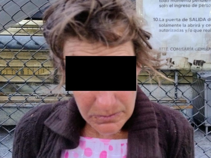 Detienen a mujer que agredía visitantes del Mercado Corona