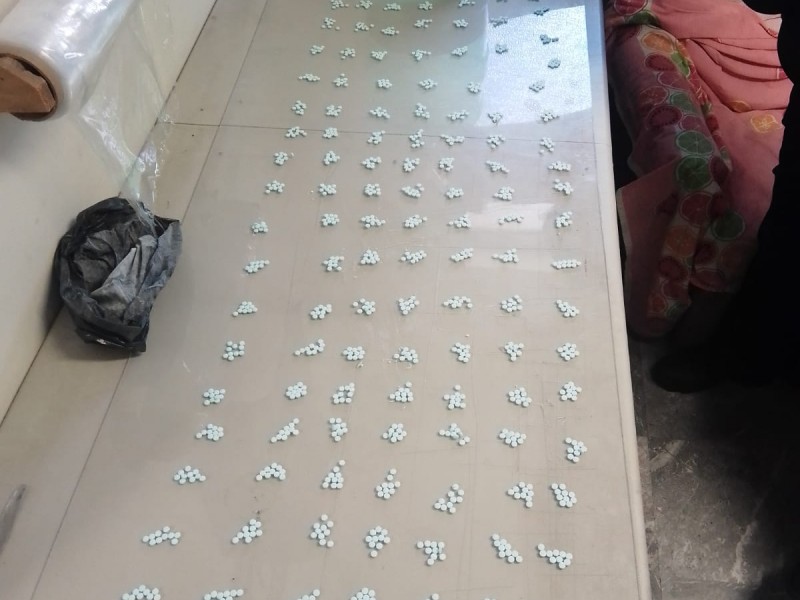 Detienen a narcomenudista con 1445 pastillas con la leyenda M30