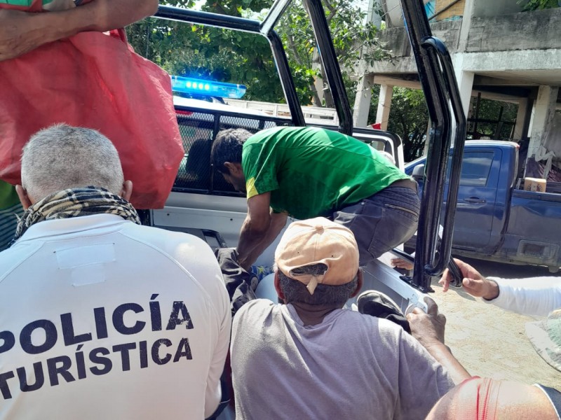 Detienen a personas alcoholizadas en plaza Libertad de Expresión