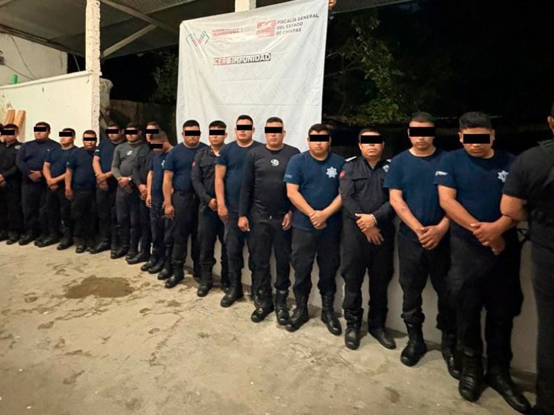 Detienen a policías municipales por entorpecer traslado de un detenido