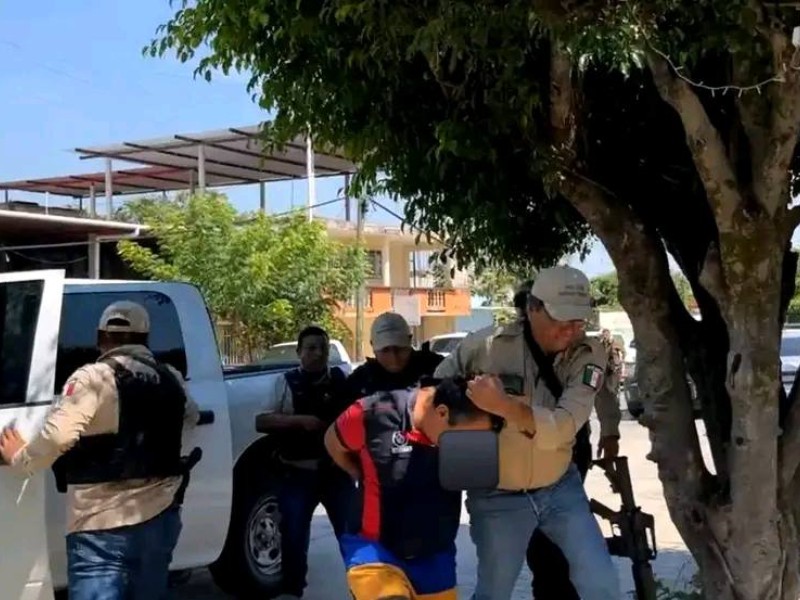 Detienen a presunto implicado en homicidio en Texistepec