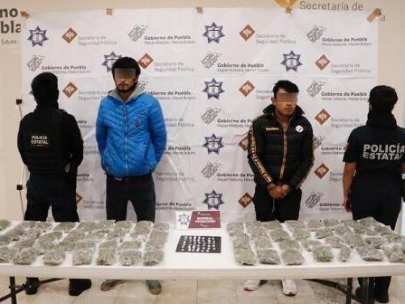 Detienen a presuntos narcovendedores por Internet en Xilotzingo