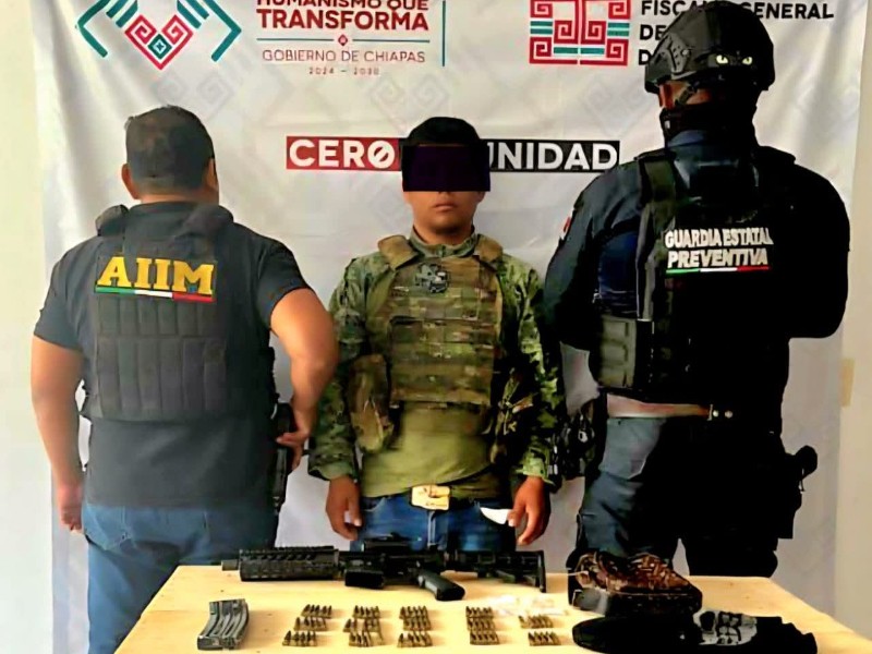 Detienen a sujeto con portación de armamento y narcóticos